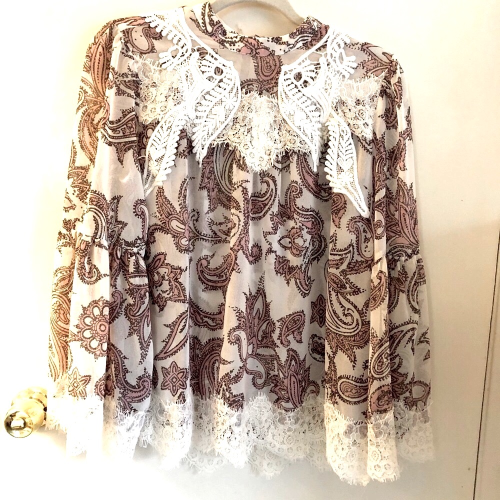 SPRING 🌼LOFT FLOWY TOP WITH BELL SLEEVES